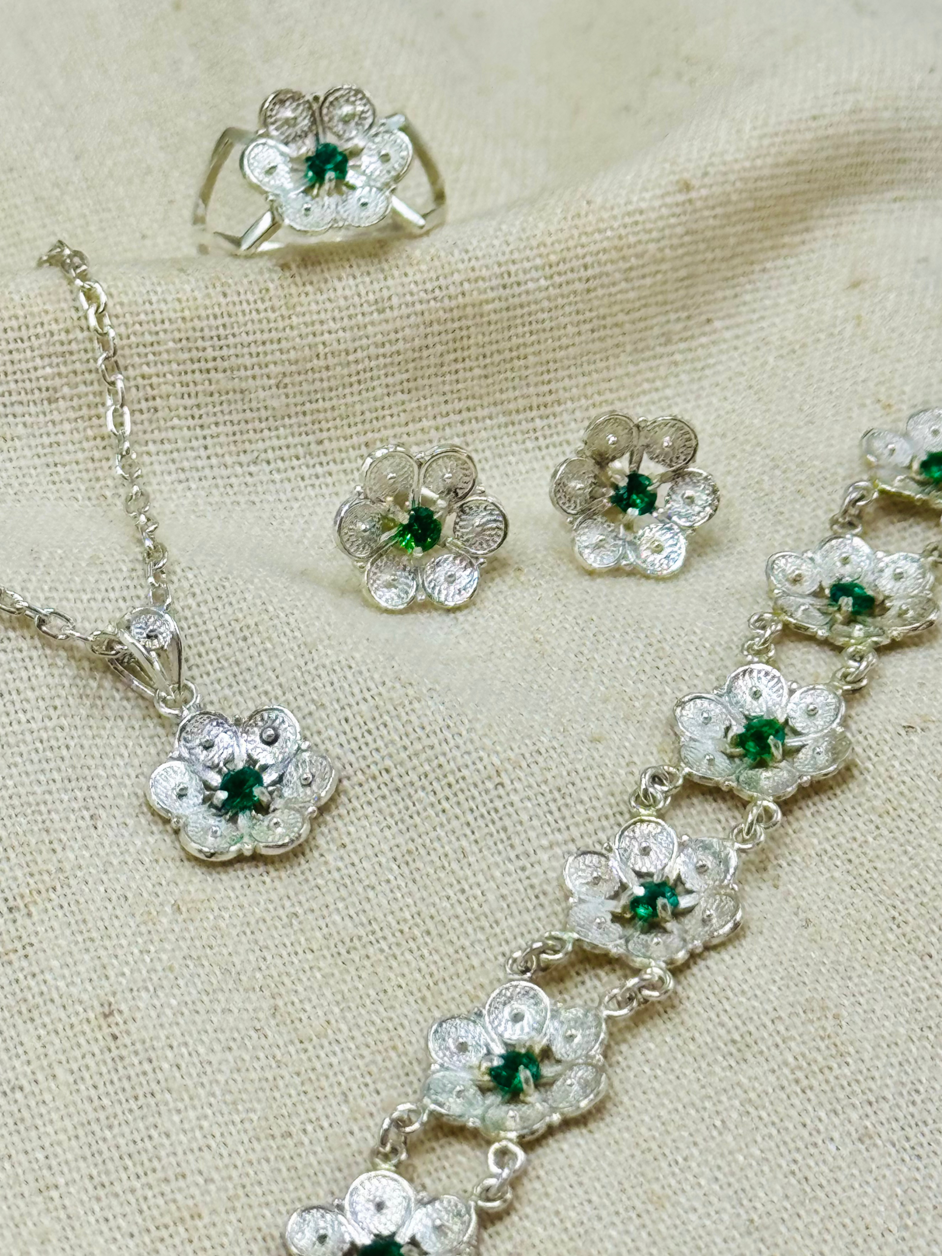 Conj. Flor de Maracujá - pedra verde - 15